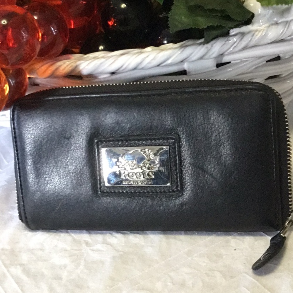 ROOTS, Wallet